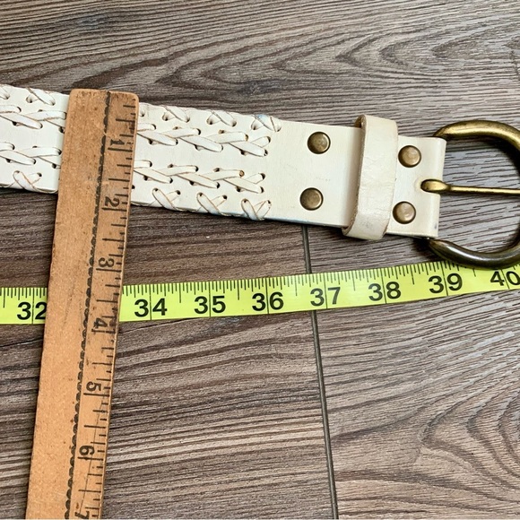 Leather white color belt with brass buckle - Picture 5 of 10